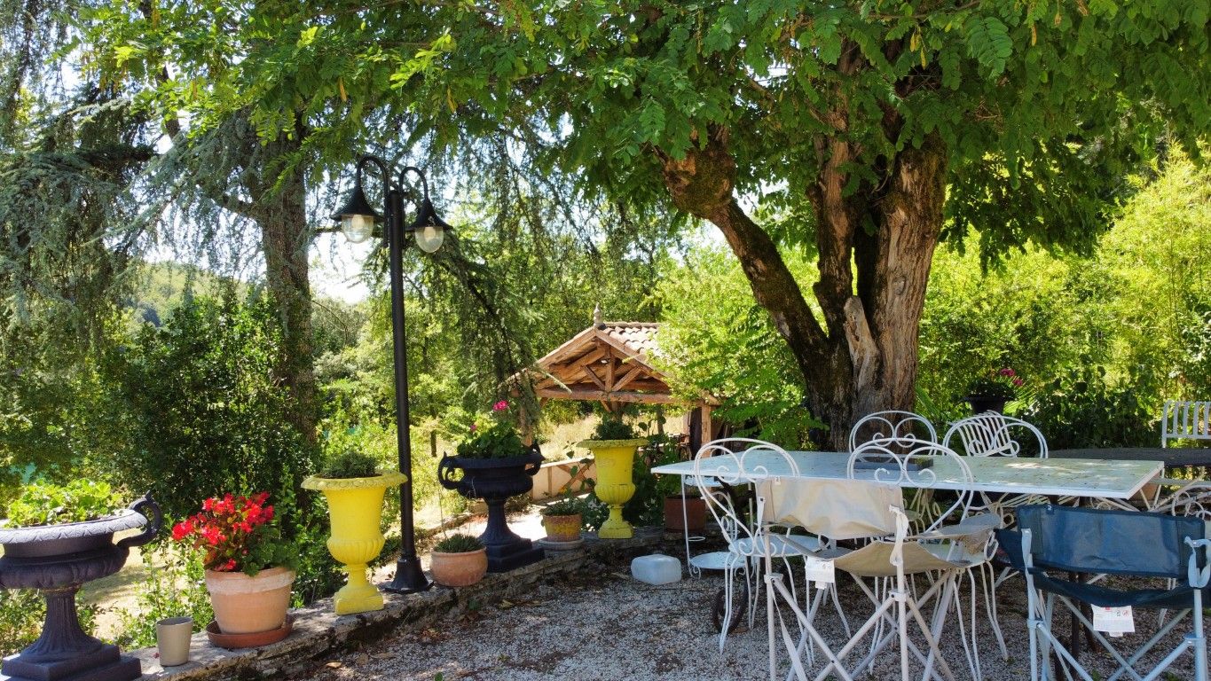 CAHORS Maison de caractère rénovée, jardin et vue falaises, à 10 minutes de Cahors 2