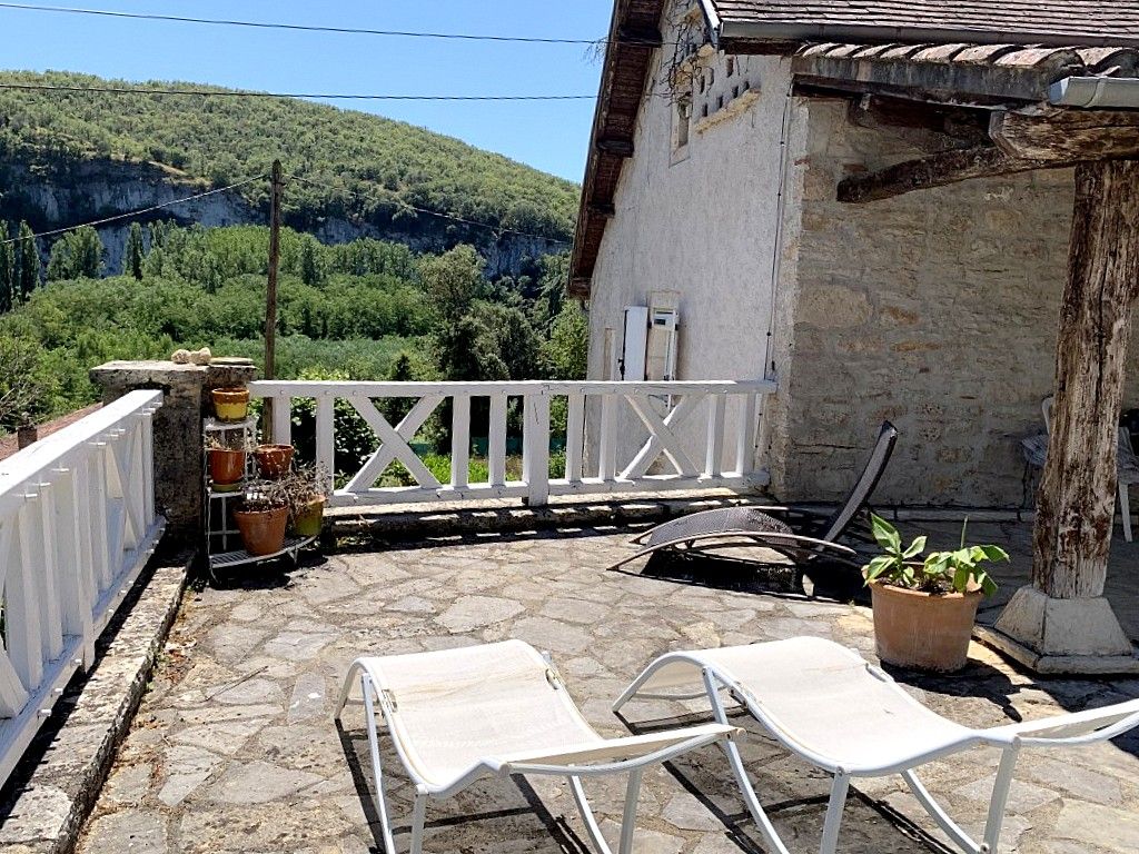 CAHORS Maison de caractère rénovée, jardin et vue falaises, à 10 minutes de Cahors 3