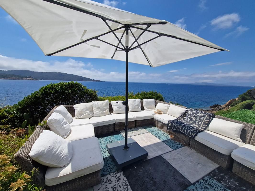 HYERES Villa d'exception vue mer imprenable et accès mer-  Ile Du Levant  371 m2 - 4 150 000 euros 4