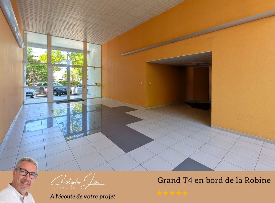 NARBONNE Grand T4 lumineux avec loggia et vue sur le canal 3