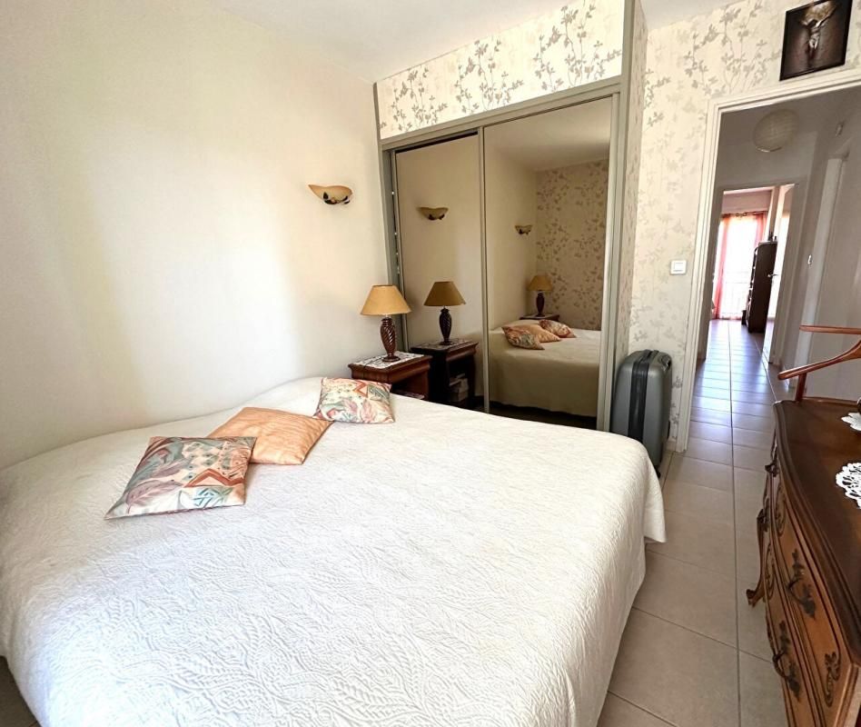 SIX-FOURS-LES-PLAGES APPARTEMENT T4 - 1er étage - Double Garage + 2 Caves privatives 3