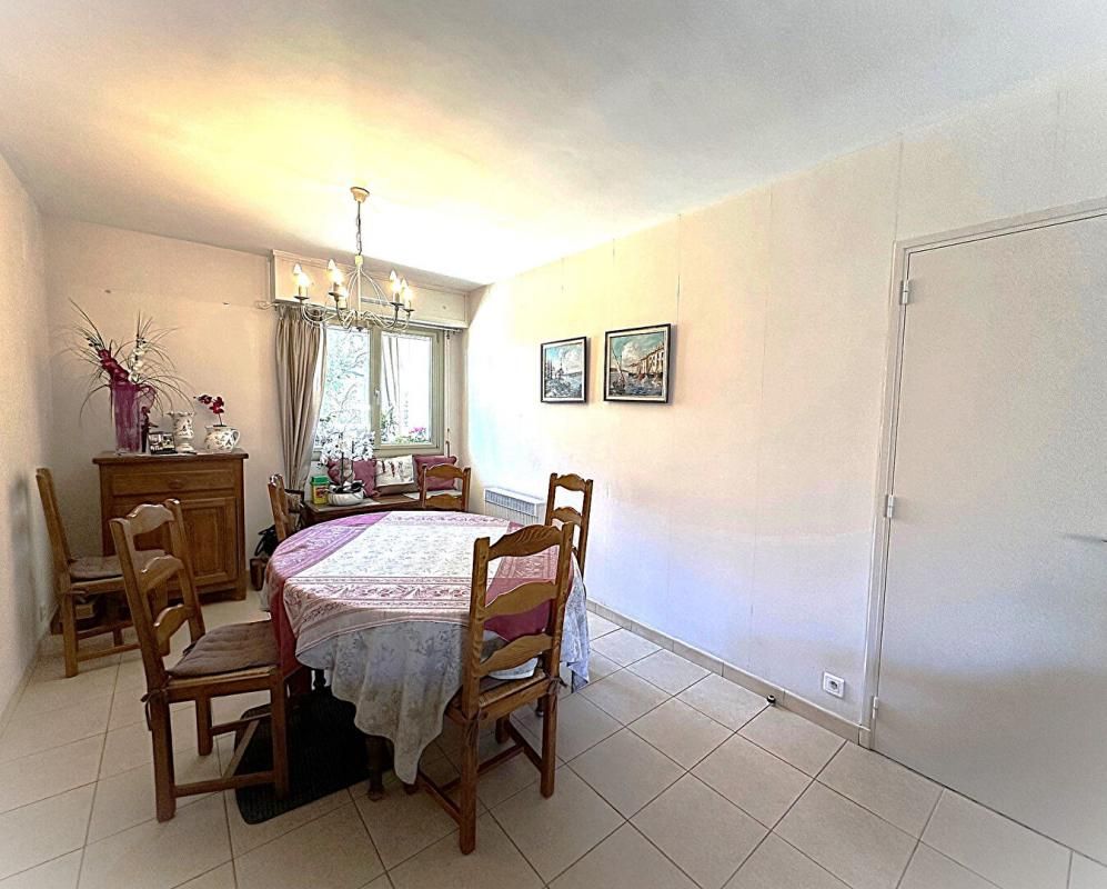 SIX-FOURS-LES-PLAGES APPARTEMENT T4 - 1er étage - Double Garage + 2 Caves privatives 4