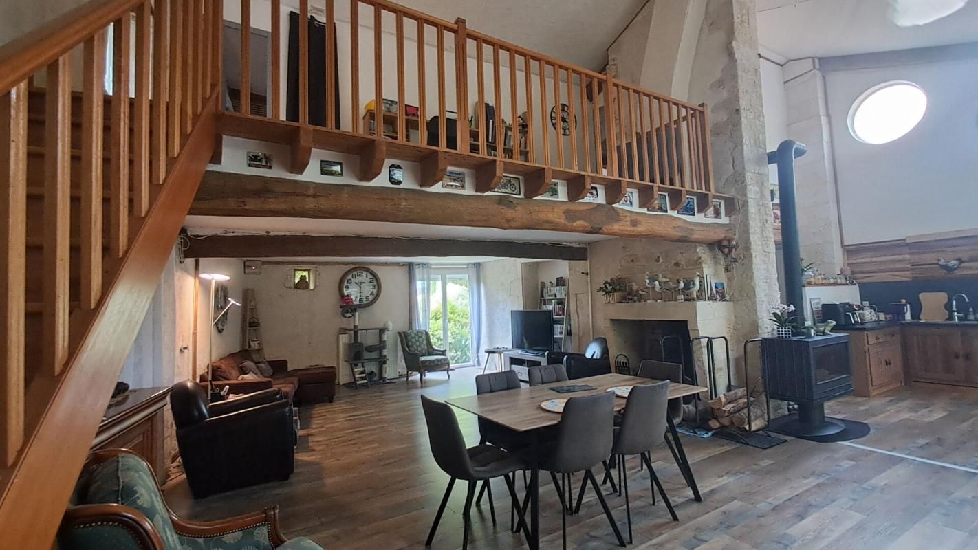 MAILLE PLEIN COEUR DE MARAIS ENSEMBLE IMMOBILIER 8 pièce(s) 227 m2 sur 4 hectares 4