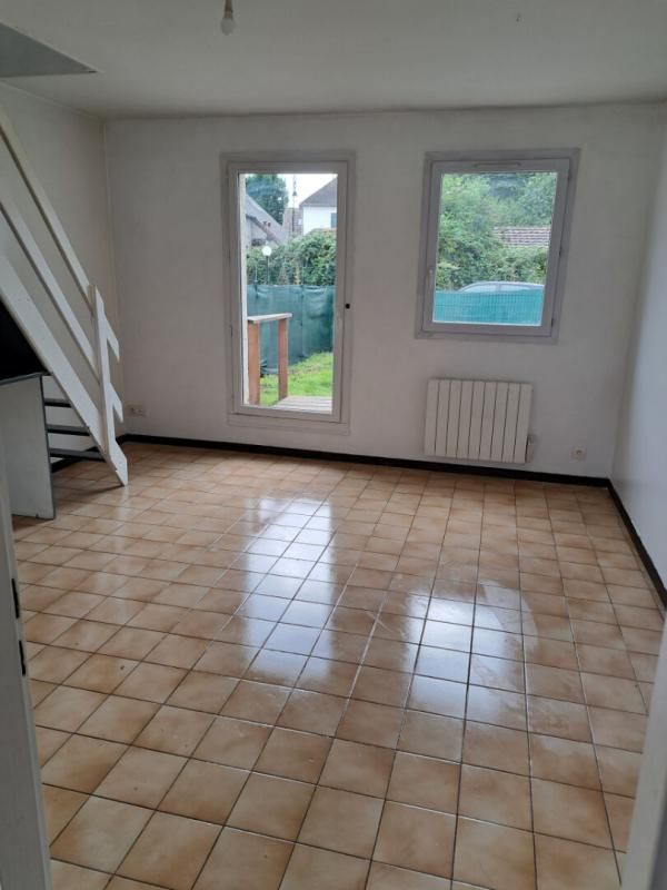 GAMBAIS Houdan 7 mn / Gambais 5 mn / Duplex 2 pièces 39 m2 avec extérieur et parking 2