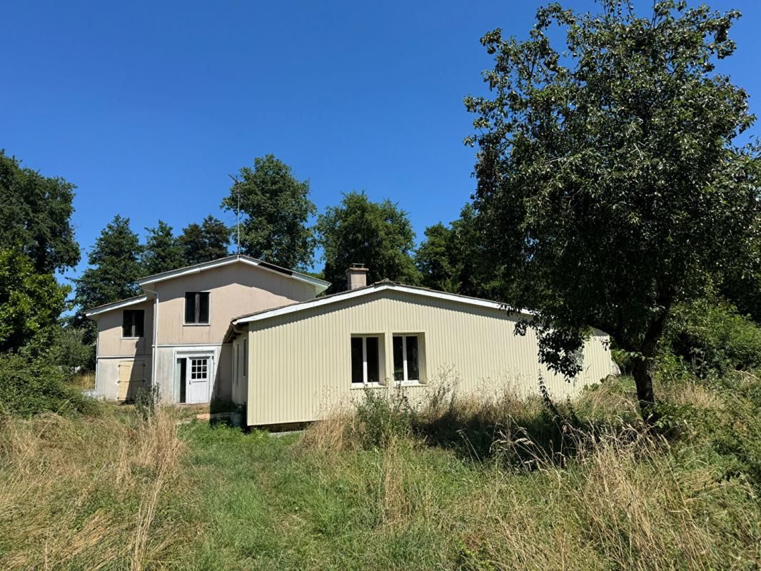 ROMAGNE Petite propriété sur 1ha56 2