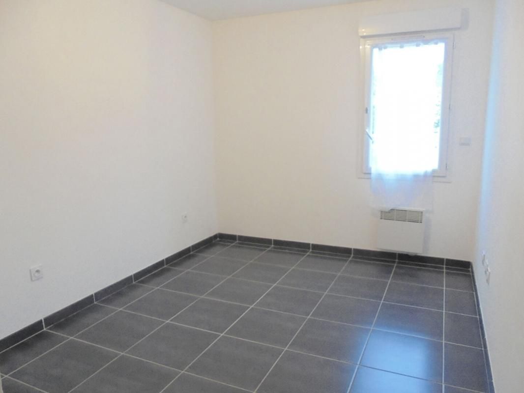 MIRAMAS Appartement avec terrasse et 2 places de parking 3