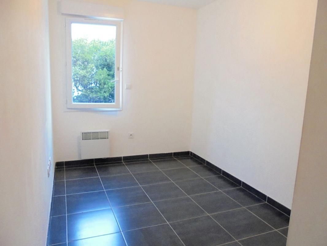 MIRAMAS Appartement avec terrasse et 2 places de parking 4