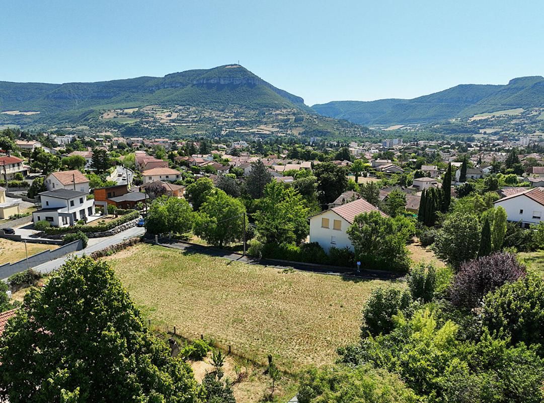 MILLAU Terrain constructible et divisible de 1523 m2 2