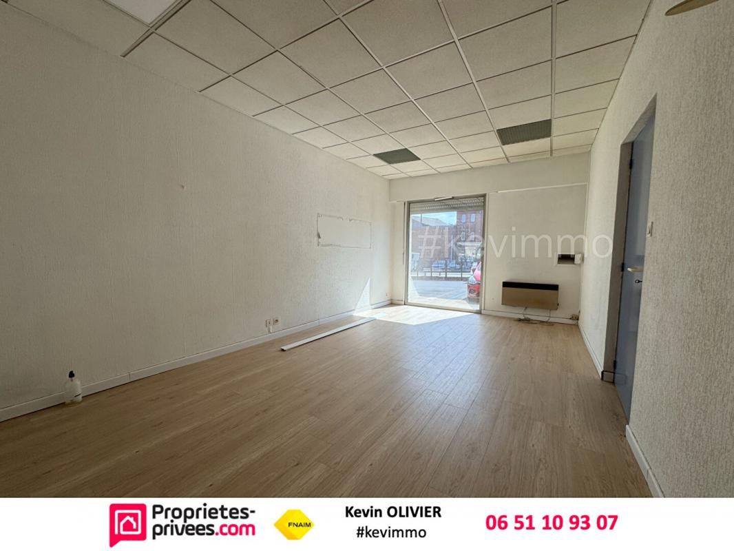 BRUAY-LA-BUISSIERE BRUAY LA BUISSIERE - Local commercial de 65 m², Résidence Berry 1