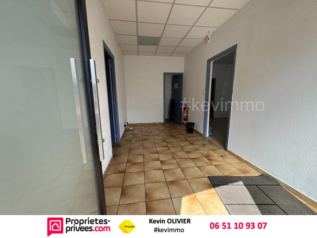 BRUAY-LA-BUISSIERE BRUAY LA BUISSIERE - Local commercial de 65 m², Résidence Berry 2