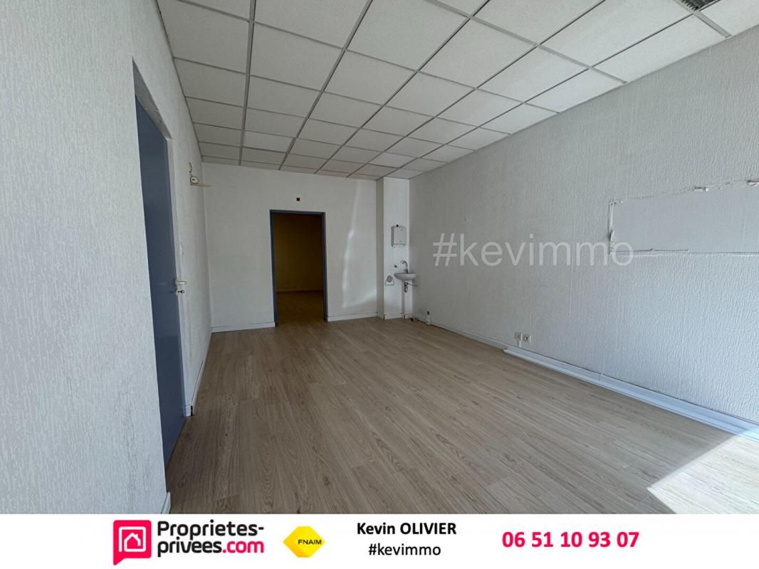 BRUAY-LA-BUISSIERE BRUAY LA BUISSIERE - Local commercial de 65 m², Résidence Berry 3