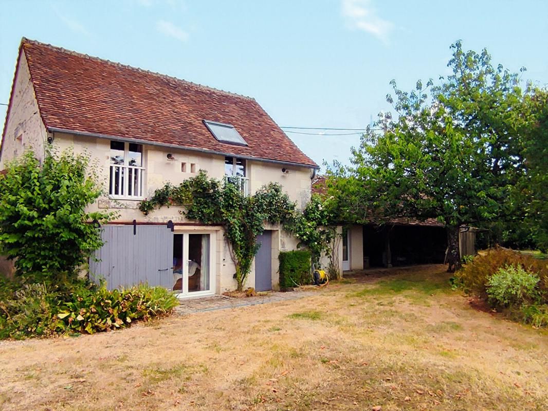 CHAUMUSSAY Fermette isolée sur 2 ha avec gîte et piscine Chaumussay 3