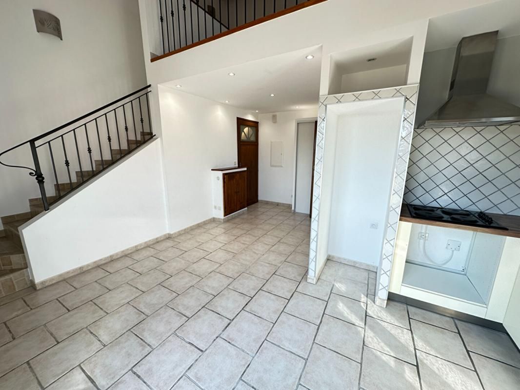 MIRAMAS À louer Charmant T2 rénové avec terrasse sur Miramas 3