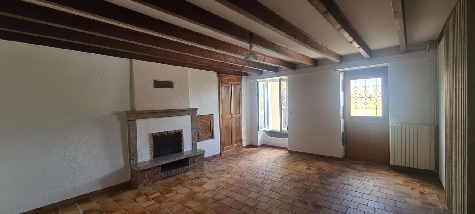 Maison Gorges 3 P. 72.20 M2. Cour