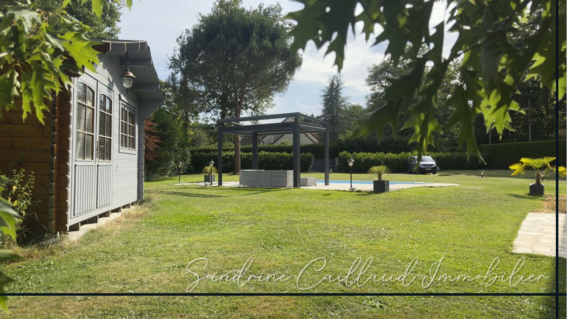 GAMBAIS ÉLÉGANTE MAISON CONTEMPORAINE - Gambais 78950 - Orée de forêt - 4 chambres - bureau - piscine chauffée - terrain 2405m² - 696800 Euros HAI 4