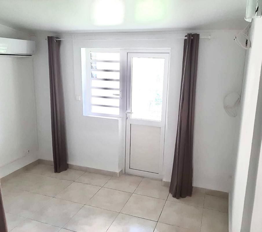BAIE-MAHAULT BAIE-MAHAULT Plain-pied T2.40m2 3