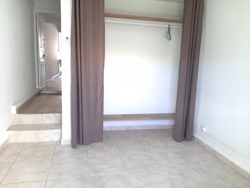 BAIE-MAHAULT BAIE-MAHAULT Plain-pied T2.40m2 4