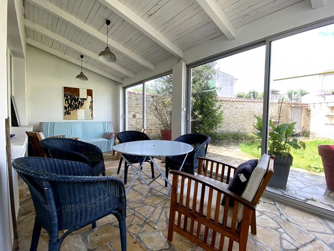 LOIX Maison au coeur du village à 5 min de l'océan - 5 pièces de 121 m2 2