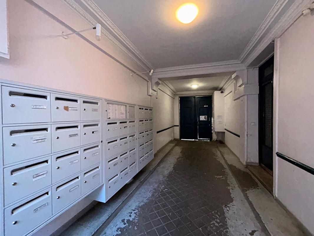 PARIS-18E-ARRONDISSEMENT 2 pièces au calme Jules Joffrin / Marcadet-Poissonniers 2