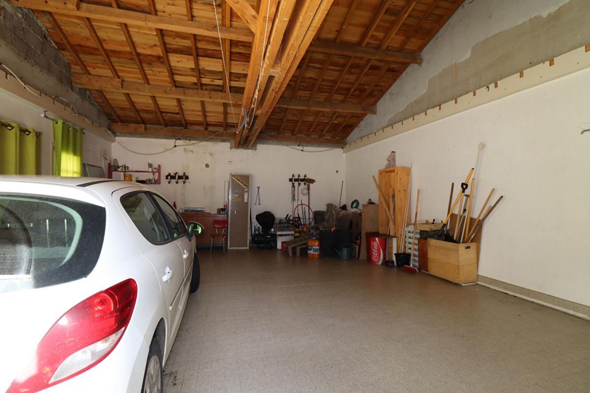 VOLLORE-MONTAGNE Ensemble immobilier 2 Maisons Vollore Montagne 11 pièce(s) 230 m2 avec Garage et Terrain 4