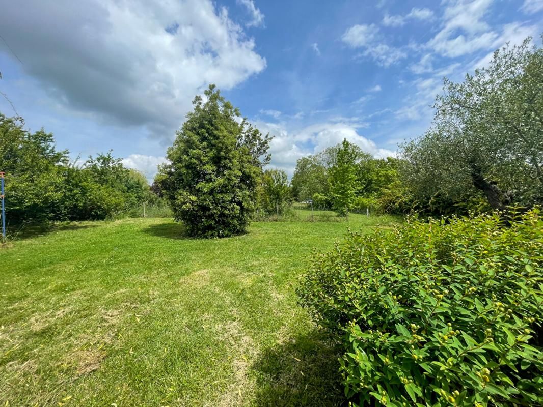 SAINT-SAUVEUR Grande maison familiale avec piscine et jardin à Saint-Sauveur 2