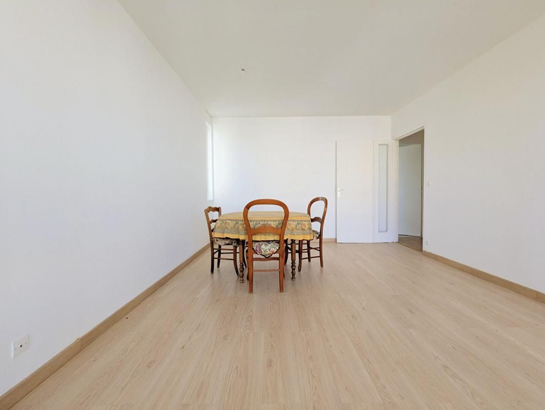 VILLEURBANNE T3 60 m² avec 3 balcons + Box fermé, Vue Parc, Métro Flachet 2