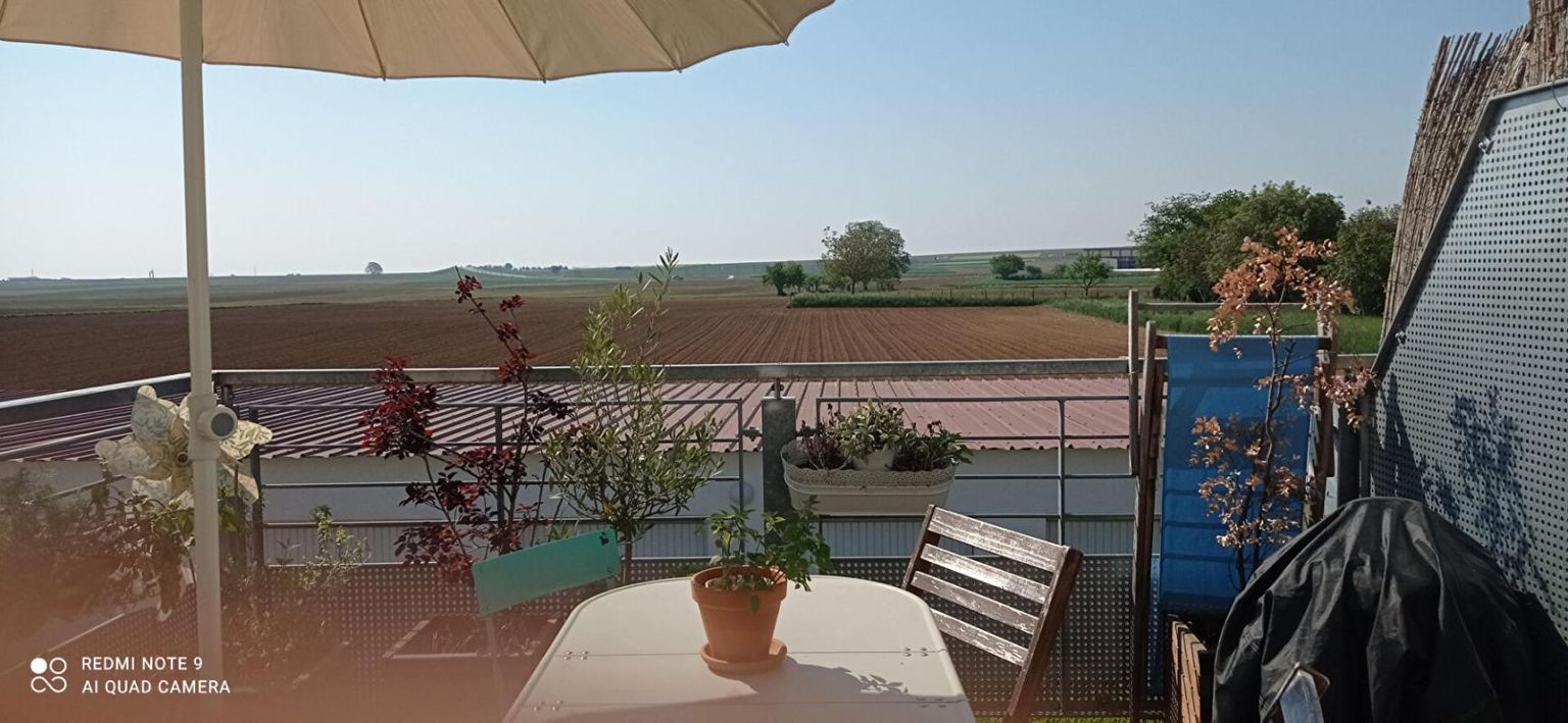 Grand duplex F4 vue sur champs