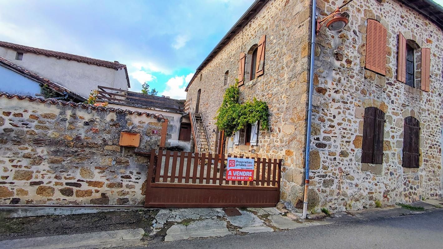 BRILLAC Maison 6 pièces garage double cour et terrasse 1