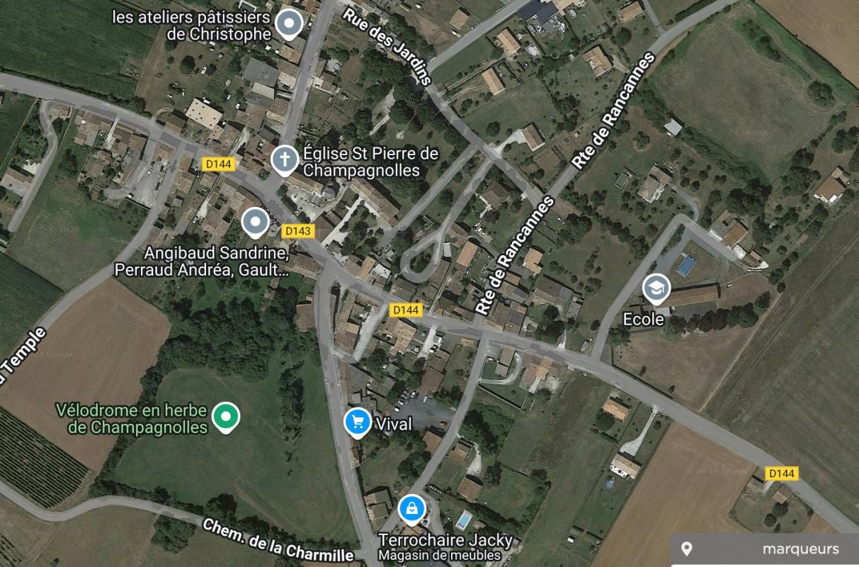 CHAMPAGNOLLES TERRAIN 676 m2 - centre Bourg 1