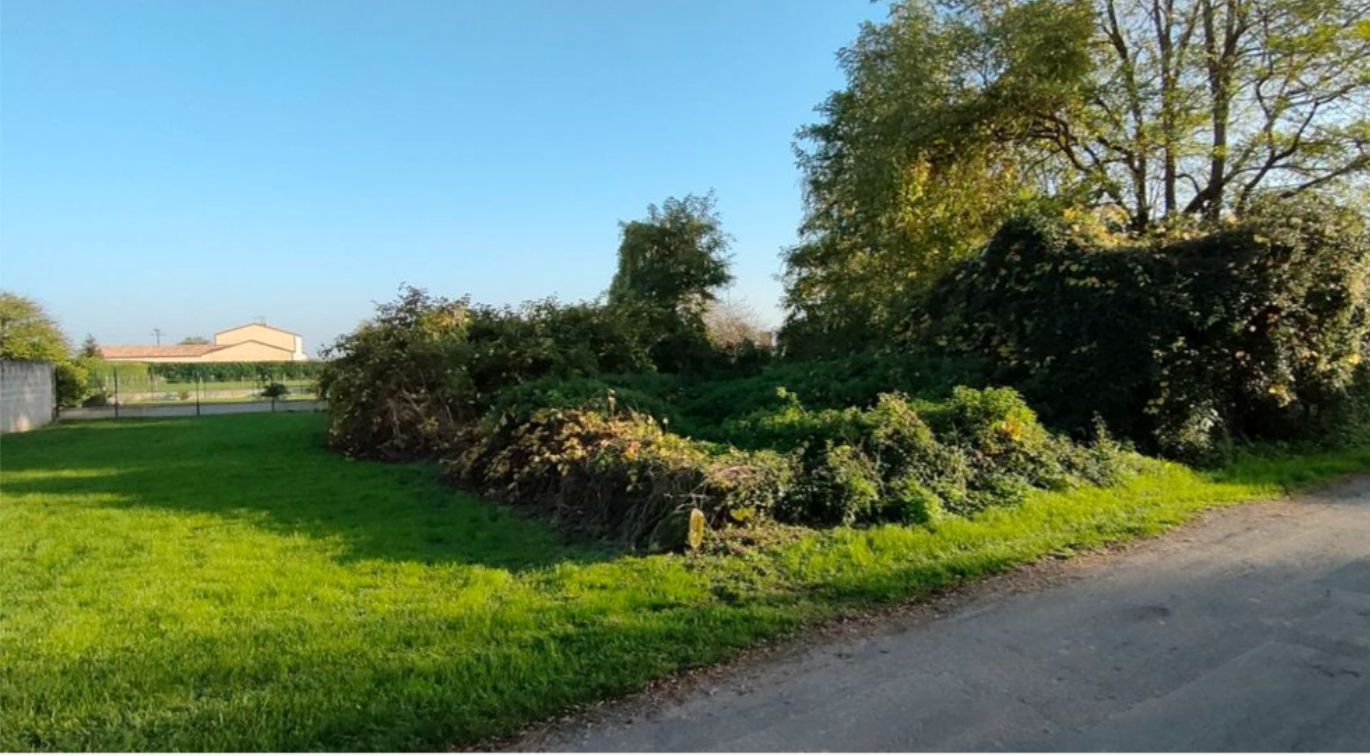 CHAMPAGNOLLES TERRAIN 676 m2 - centre Bourg 2