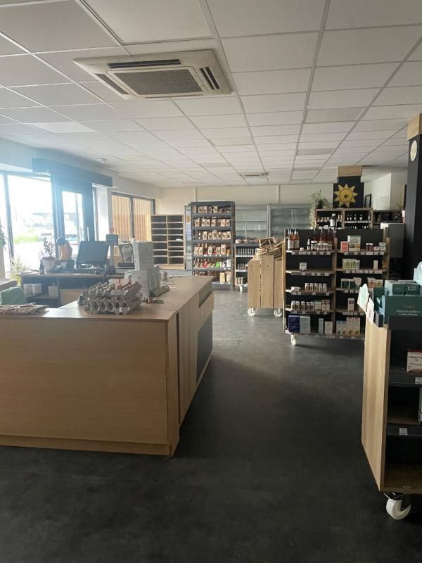 CHANCELADE CHANCELADE - IMMEUBLE MIXTE 480 m², COMMERCES ET BUREAUX 4