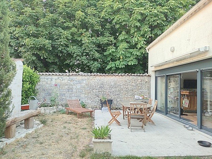 LA ROCHELLE Maison de village en pierre 7 ch 225 m2 3