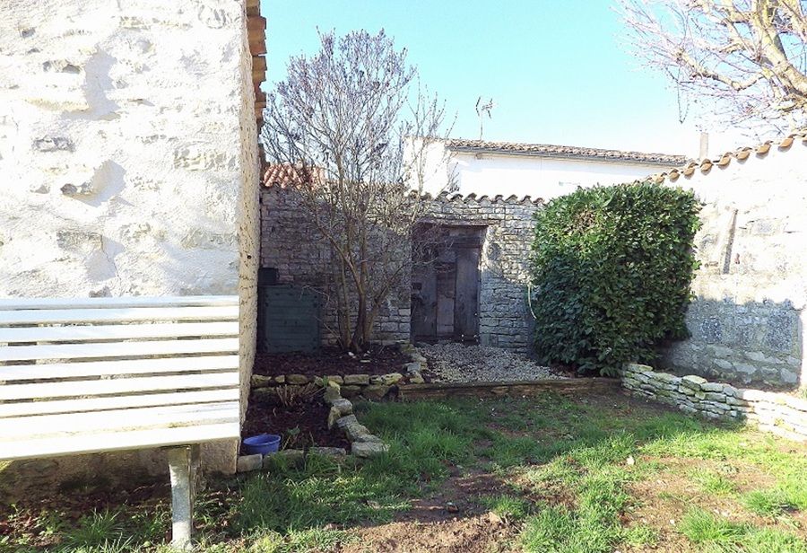 LA ROCHELLE Maison de village en pierre 7 ch 225 m2 4