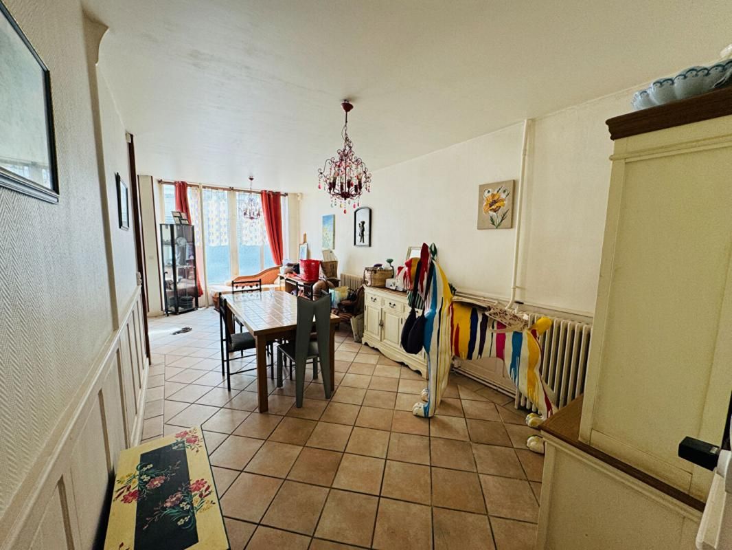 LA CHARITE-SUR-LOIRE Maison de ville dans le centre de La Charité 2