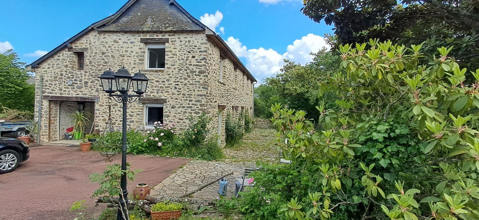 SAINT-OUEN-DES-TOITS Maison Saint Ouen Des Toits 6 pièce(s) 126 m2 - 4 chs - Grand jardin de 1885m² 2