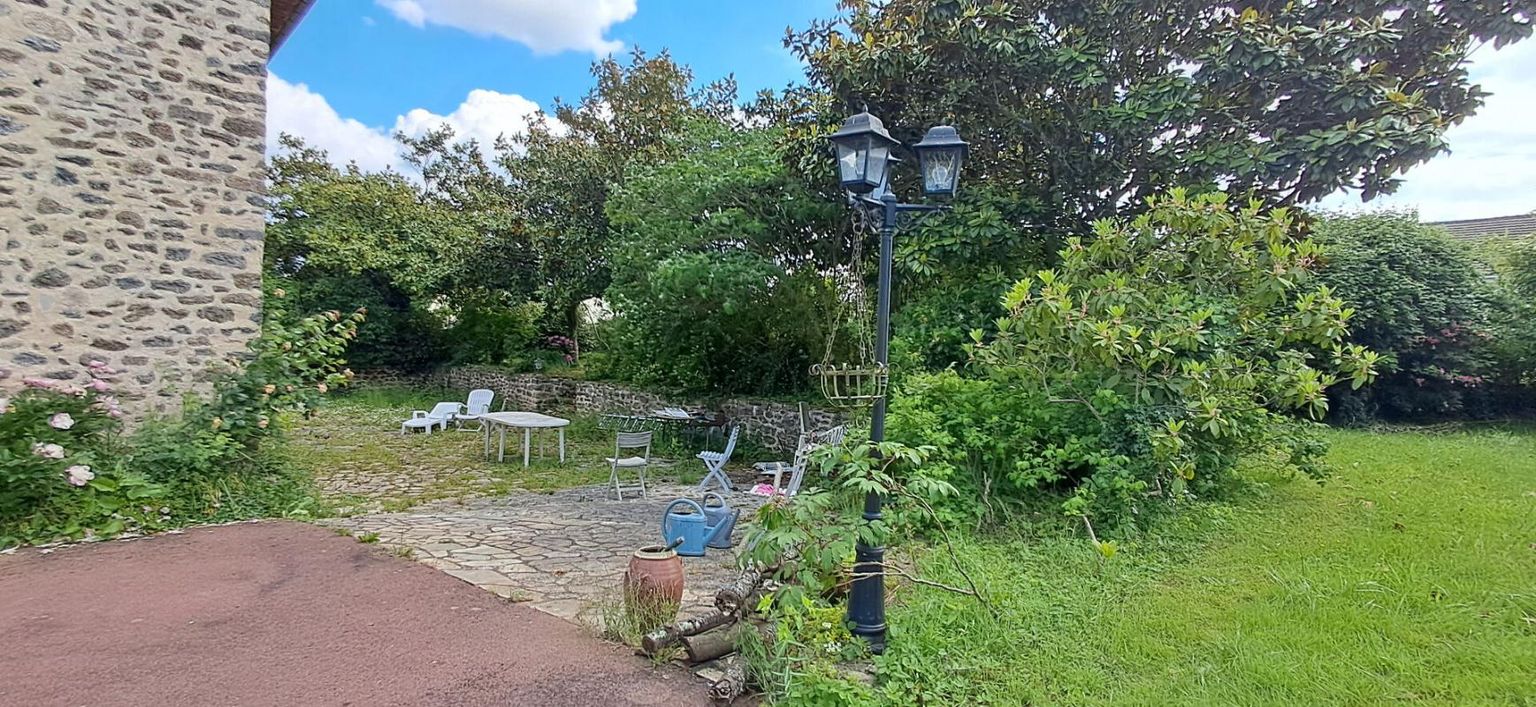 SAINT-OUEN-DES-TOITS Maison Saint Ouen Des Toits 6 pièce(s) 126 m2 - 4 chs - Grand jardin de 1885m² 4
