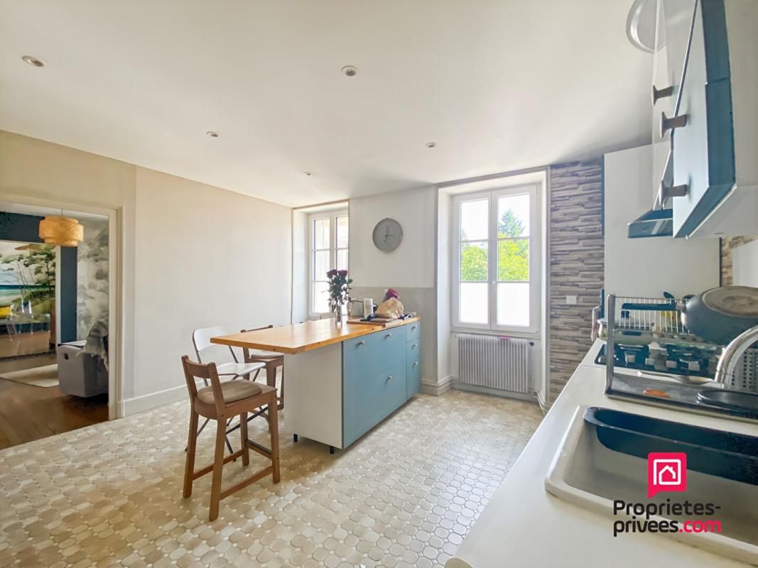 SEMUR-EN-AUXOIS Propriété centre ville Semur-en-Auxois avec garage et jardin 4