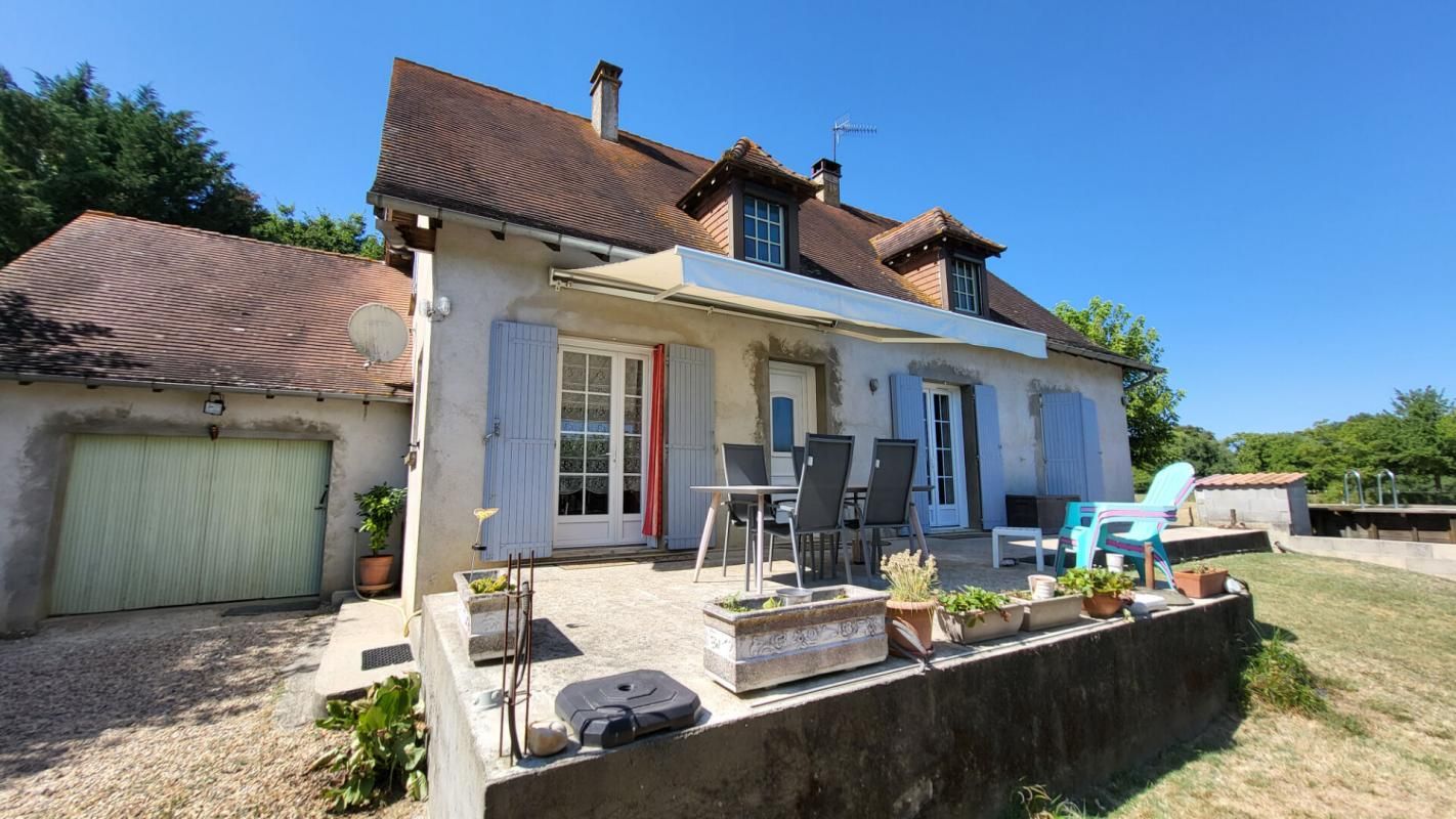 SAINT-LAURENT-DES-HOMMES Maison proche Saint Laurent Des Hommes 5 chambres 163 m2 et terrain 8000 m² 2
