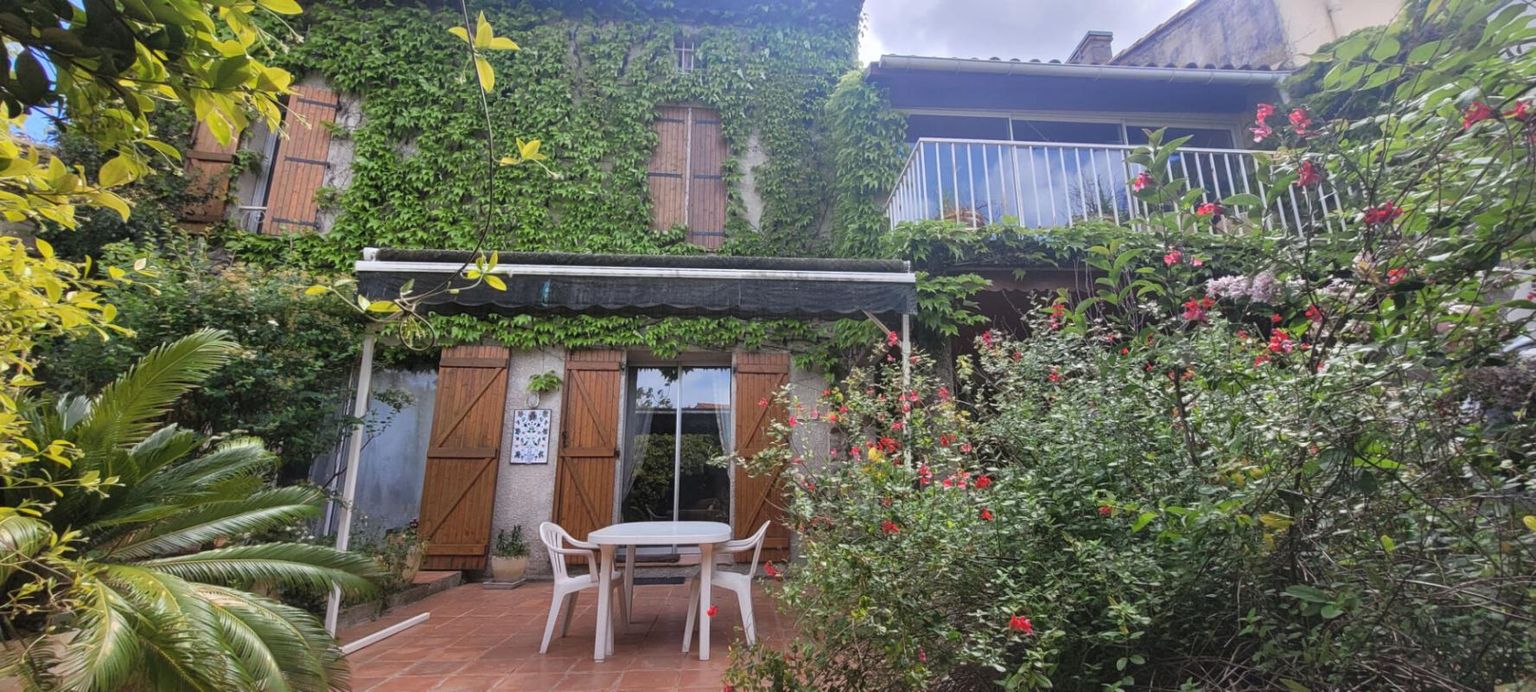 Belle Maison de Maitre avec studio, cour et garage