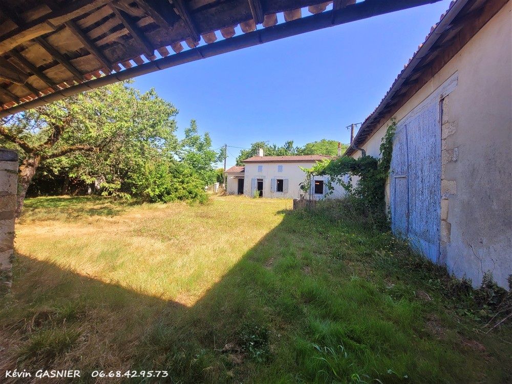 CHASSENEUIL-SUR-BONNIEURE LES PINS (16260) : Maison de campagne + nombreuses dépendances 2