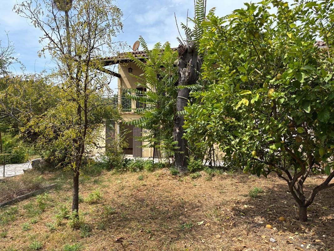 CAGNES-SUR-MER Propriété à rénover Cagnes Sur Mer 190 m2 3