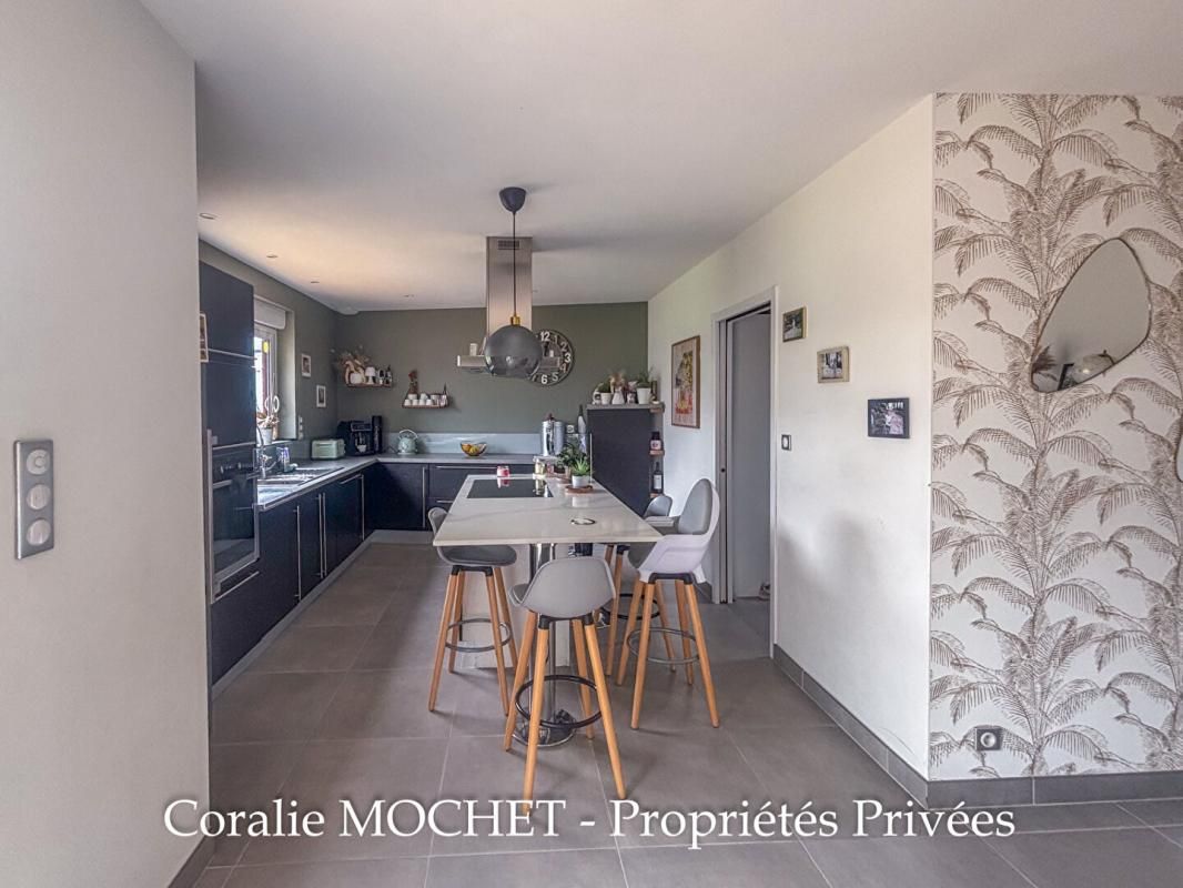 NOZAY Maison familiale avec grand bâtiment 3