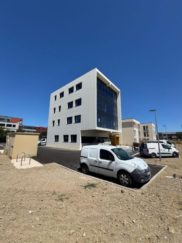 MONTFAVET Bureau ou local professionnel Montfavet AGROPARC 1 pièce(s) 112.60 m2 3