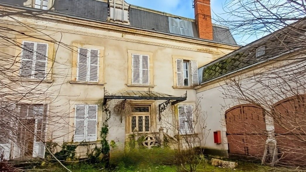 ARGENTON-SUR-CREUSE Maison Argenton Sur Creuse 10 pièce(s) 270 m2 2