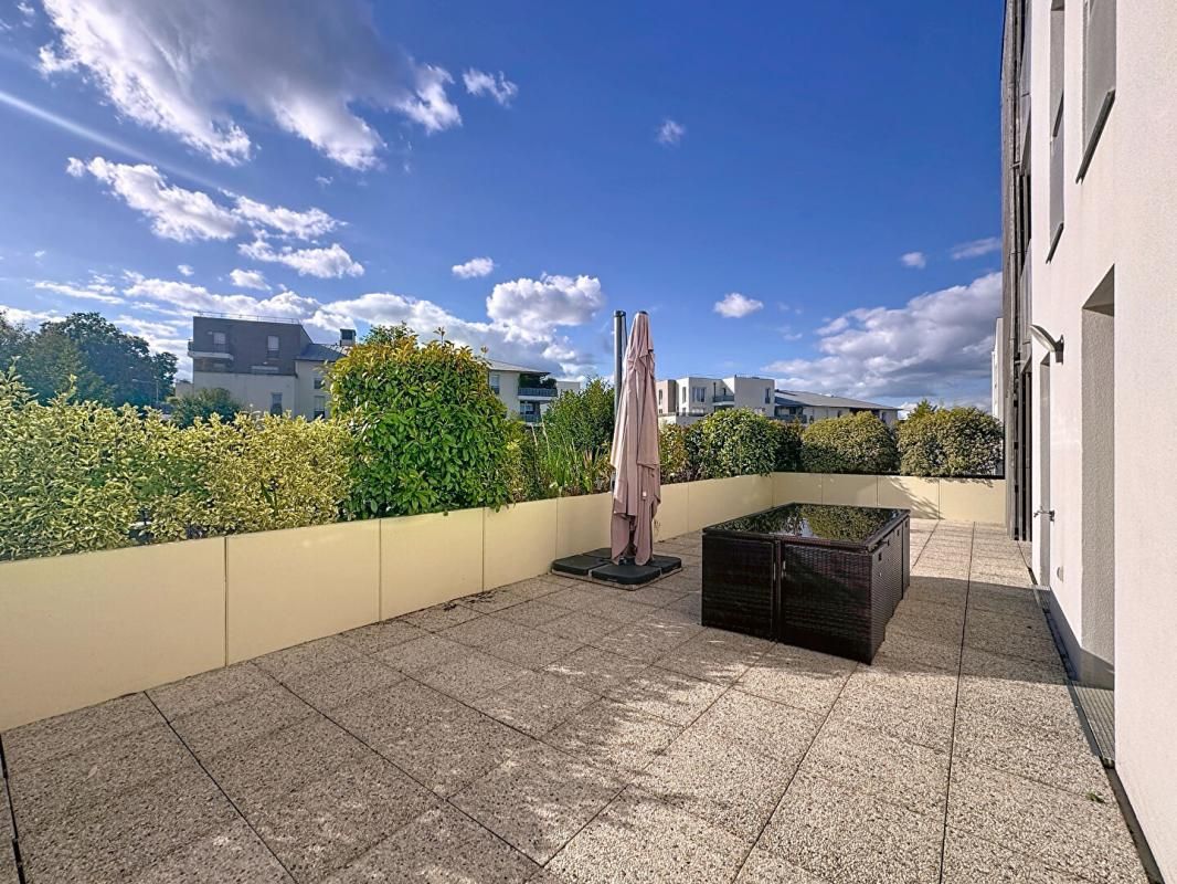 IGNY Appartement T4  82 m² avec terrasse exceptionnelle de 65 m² 2