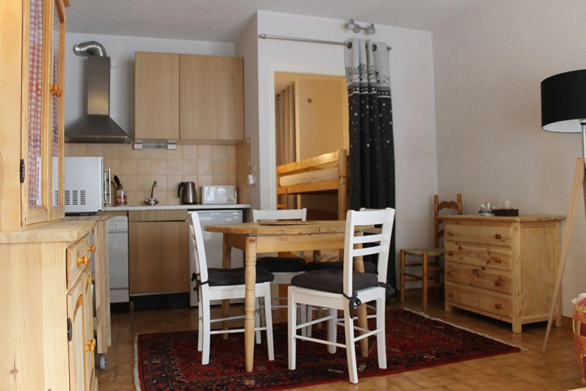 LES ANGLES Studio cabine + place parking privée 2