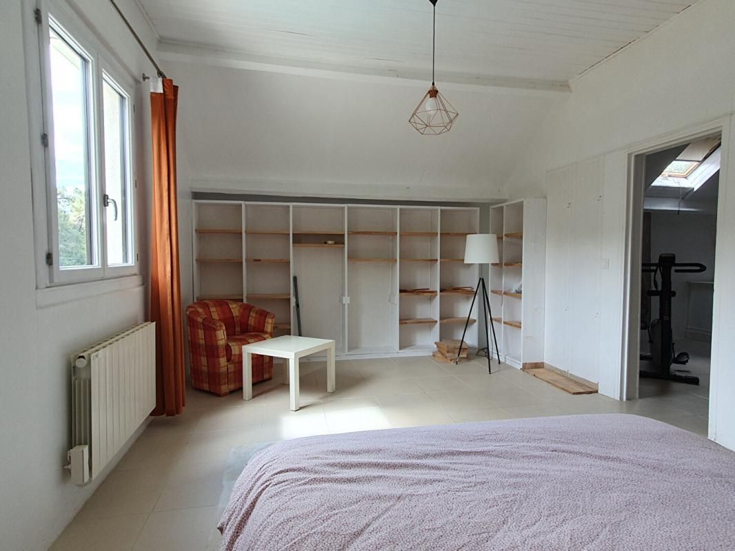 MARCILLAC-SAINT-QUENTIN Maison Marcillac Saint Quentin 6 pièce(s) 150 m2 4