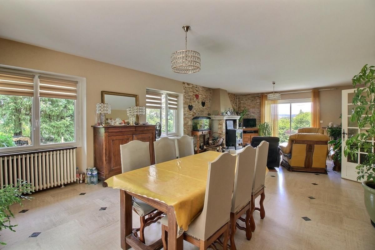 BRIVE-LA-GAILLARDE Grande Maison familiale 7 pièces-Terrain 5000m²-Vue imprenable-5 minutes de Brive Ouest 4
