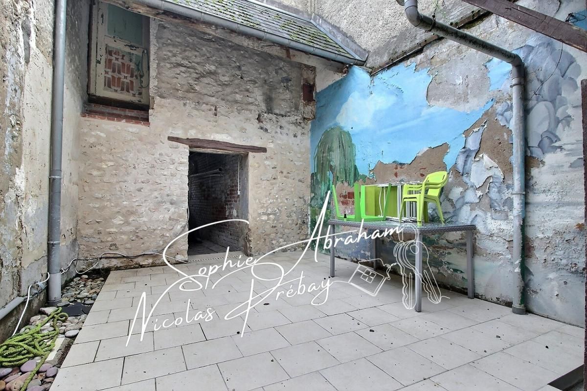 ANGERVILLE Maison en pierres avec garage et cour 2