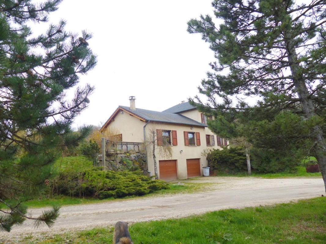 FAY-SUR-LIGNON Maison Fay Sur Lignon 7 pièce(s) 199 m2 4